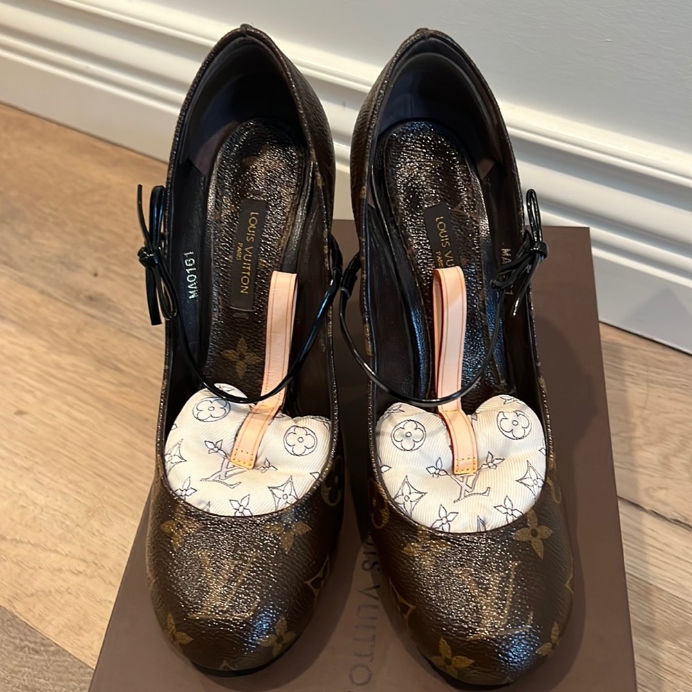 Louis Vuitton Pumps